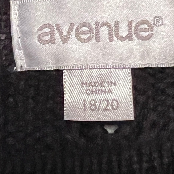 Black Sweater with Cable Knit Design - Picture 3 of 9